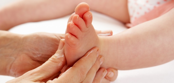 Masáž dětských nohou: péče o vaše dítě