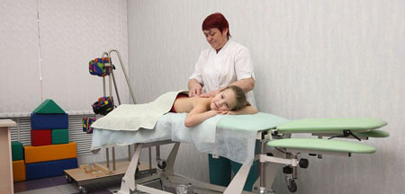Terapeutická masáž pro kojence
