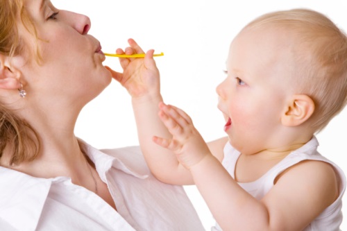 Zavedení doplňkového krmení dítětem za 5 měsíců