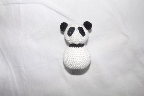 Pletená panda hračka s vlastními rukama
