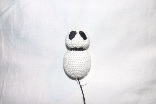 Pletená panda hračka s vlastními rukama