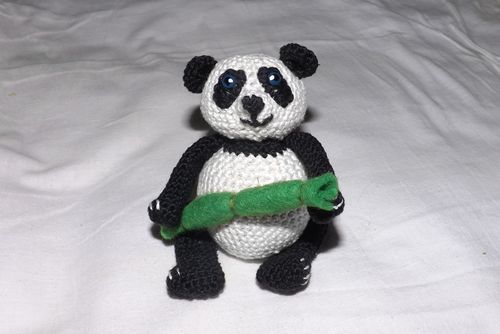 Pletená panda hračka s vlastními rukama