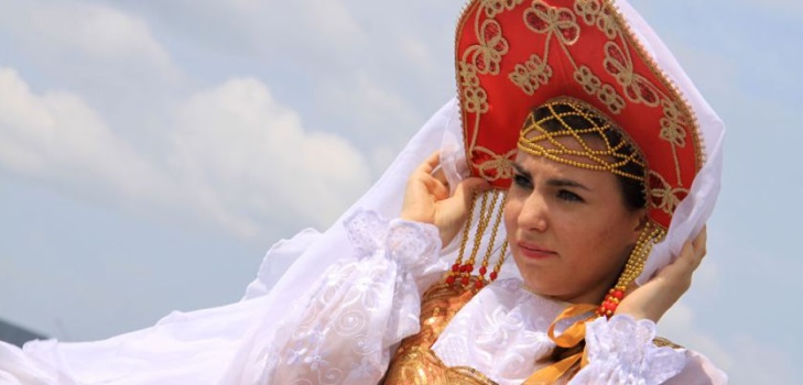 Ruský kokoshnik z lepenky