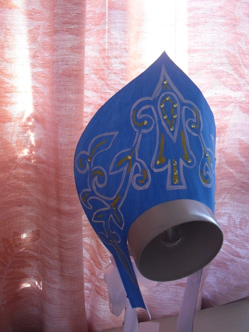 Ruský kokoshnik z lepenky