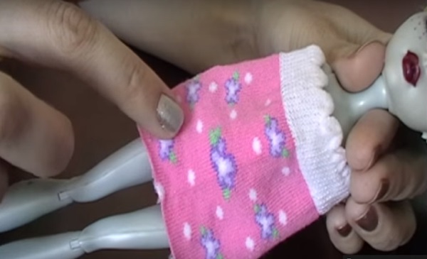 Jak šité šaty pro panenky s vlastními rukama