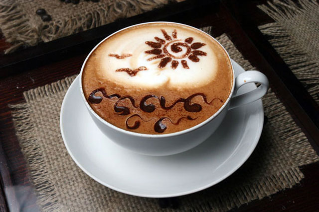 Latte umění - malování kávy Latte umění - malování kávy