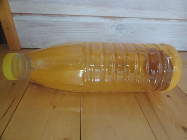 Nové řemesla z plastových lahví s vlastními rukama pro zahradu a sadu