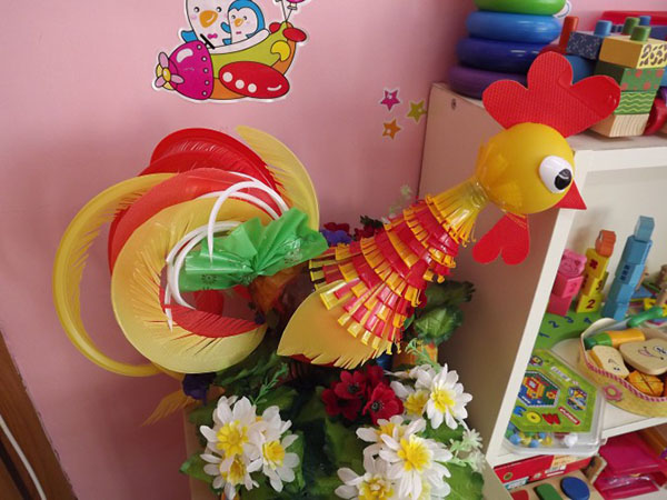 Nové řemesla z plastových lahví s vlastními rukama pro zahradu a sadu