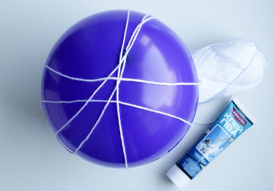 Lampa míč s rukama