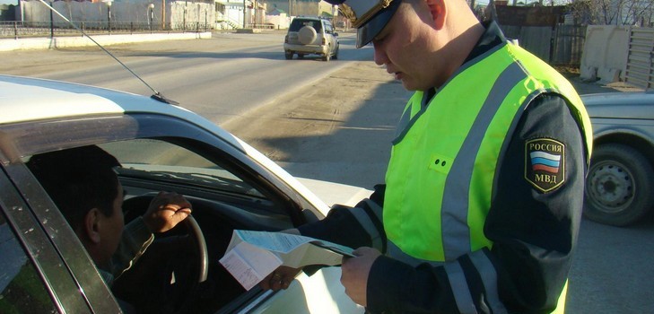 Jak se dozvíte o pokutách Státního inspektorátu bezpečnosti silničního provozu pro řidičský průkaz v Samaru