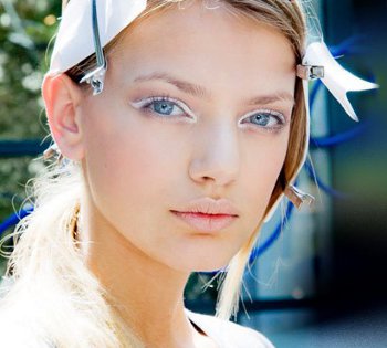 Bílé make-up