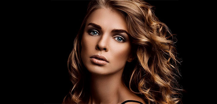 Barva želvy: kadeře Ecaille - hair-trend-2017