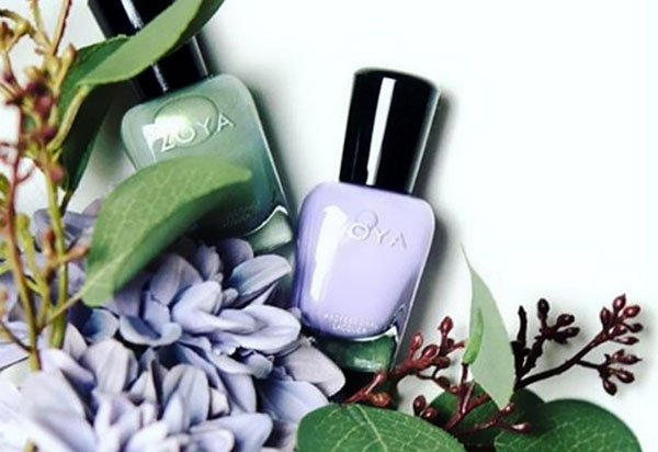 Perfektní pastelová manikúra s laky Zoya Charming 2017