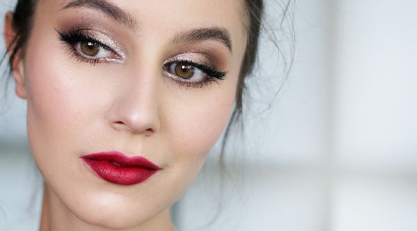 Nádherný make-up pro nový rok 2017 Cock pro modré, zelené a hnědé oči - krok za krokem lekce pro fotografie a video