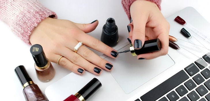 Kreativní manikúra s vašimi rukama: Top-4 stylové designy od společnosti Instagram