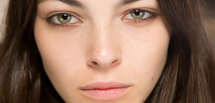 Laconické kontrastní ruce - hit-2017: make-up ve stylu Chloe