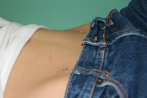 Mikrodermální piercing: jak se mikrodermabry vyrábějí (foto)