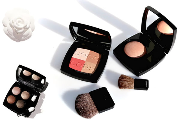 Tajné kódy Chanel: jarní kolekce make-up Coco Codes
