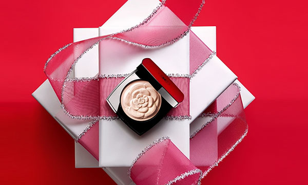 Velkolepé trio: novinky Chanel pro svítící make-up