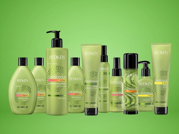 Vlnitá revoluce: nové položky pro kudrnaté prsteny Redken Curvaceous
