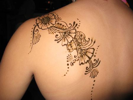 Tetovací henna v salonu