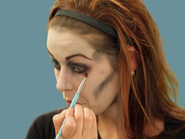 Scary makeup pro Halloween s vlastními rukama pro dívky a holky