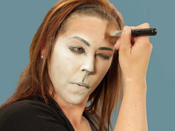 Scary makeup pro Halloween s vlastními rukama pro dívky a holky