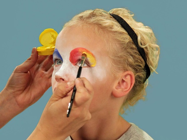 Scary makeup pro Halloween s vlastními rukama pro dívky a holky