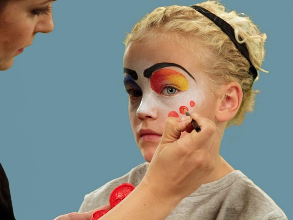 Scary makeup pro Halloween s vlastními rukama pro dívky a holky