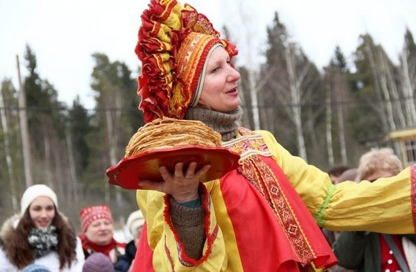 Maslenitsa-2016: hlavní tradice a krásné gratulace