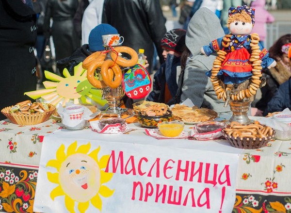 Maslenitsa-2016: hlavní tradice a krásné gratulace