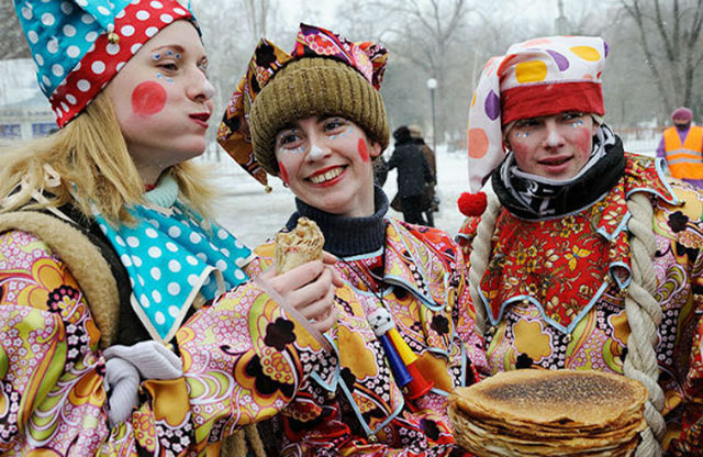 Písně na Den Pancake: texty ruských lidových ropných písní