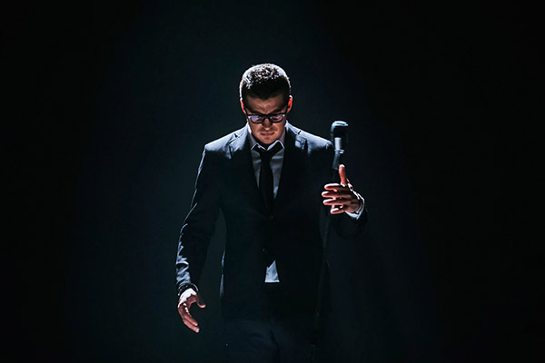 Proč se "vracet" nazývá nejvzarušující divadelní show 21. století?