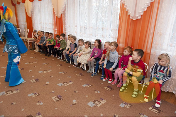 Pozdravy na ples ve třídě 4