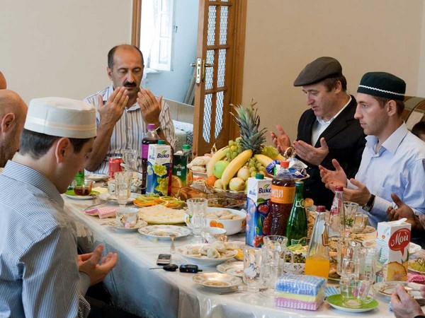 Gratulujeme od muslimů Uraza Bayrama v červenci