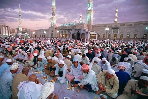 Ramadan 2016 - začátek a konec v Rusku, Moskvě, Tunisku, Spojených arabských emirátech. Kalendář svatého měsíce v Moskvě, kalendář. Gratulujeme s Ramadanem 2016 ve verši