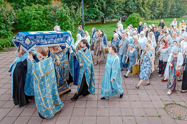 Nanebevzetí Panny Marie 2017: znamení a gratulace