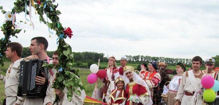 Tradice ceny nevěsty: moderní scénář a plakáty