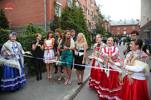 Tradice ceny nevěsty: moderní scénář a plakáty
