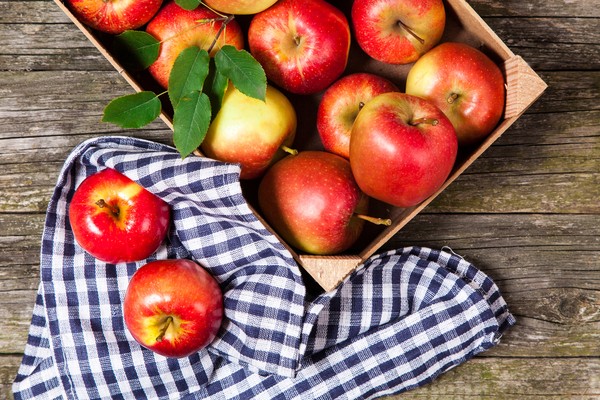 Apple Saviour, gratulace k SMS, krátké, vtipné. Blahopřejeme svému Spasiteli ve verši a próze