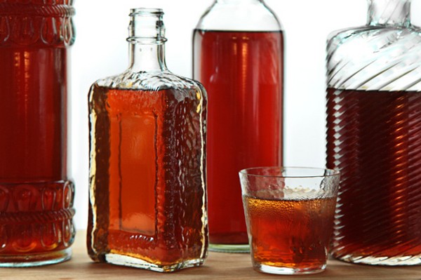 Domácí čerešňové víno, jednoduchý recept s vodkou, bez kvasnic. Jak si vyrobit třešňové víno doma s rukavicemi