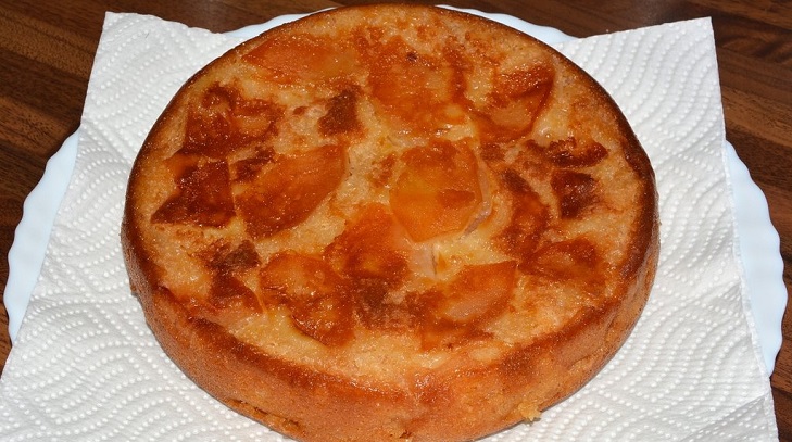 Fotografie z jablkový koláč recept v multivark