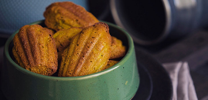 Vynikající francouzský recept: měkké ořechy cookies Madeleine