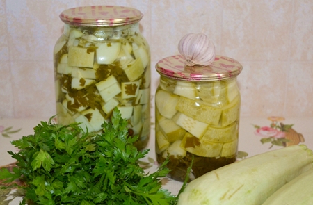 Squash marinovaný s česnekem na zimu - foto recept jak vařit