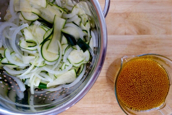 Pikantní cuketa v korejštině - nejchutnější recept na zimu