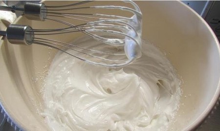 Jak si vyrobit krém pro cappeycakes: recept na máslo, čokoládu a bílkovinový krém