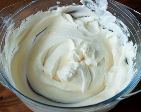 Jak udělat krém pro capkake: pudink, sýr a smetanu z kondenzovaného mléka, recept s fotografií