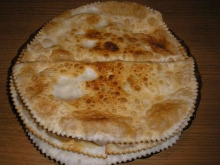 Kavkazské koláče s masem - chebureks Kavkazské koláče s masem - chebureks
