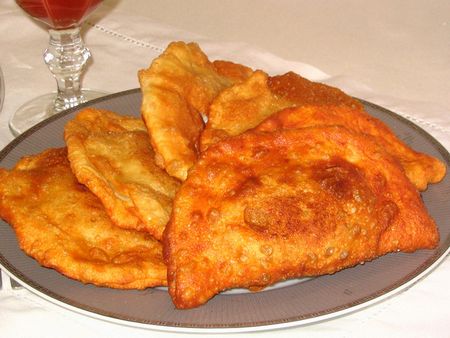 Kavkazské koláče s masem - chebureks Kavkazské koláče s masem - chebureks