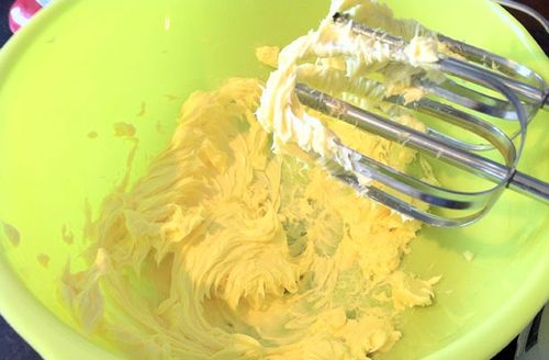 Recept na lahodný a neobvyklý košíček v multivarku - krok za krokem s fotografií